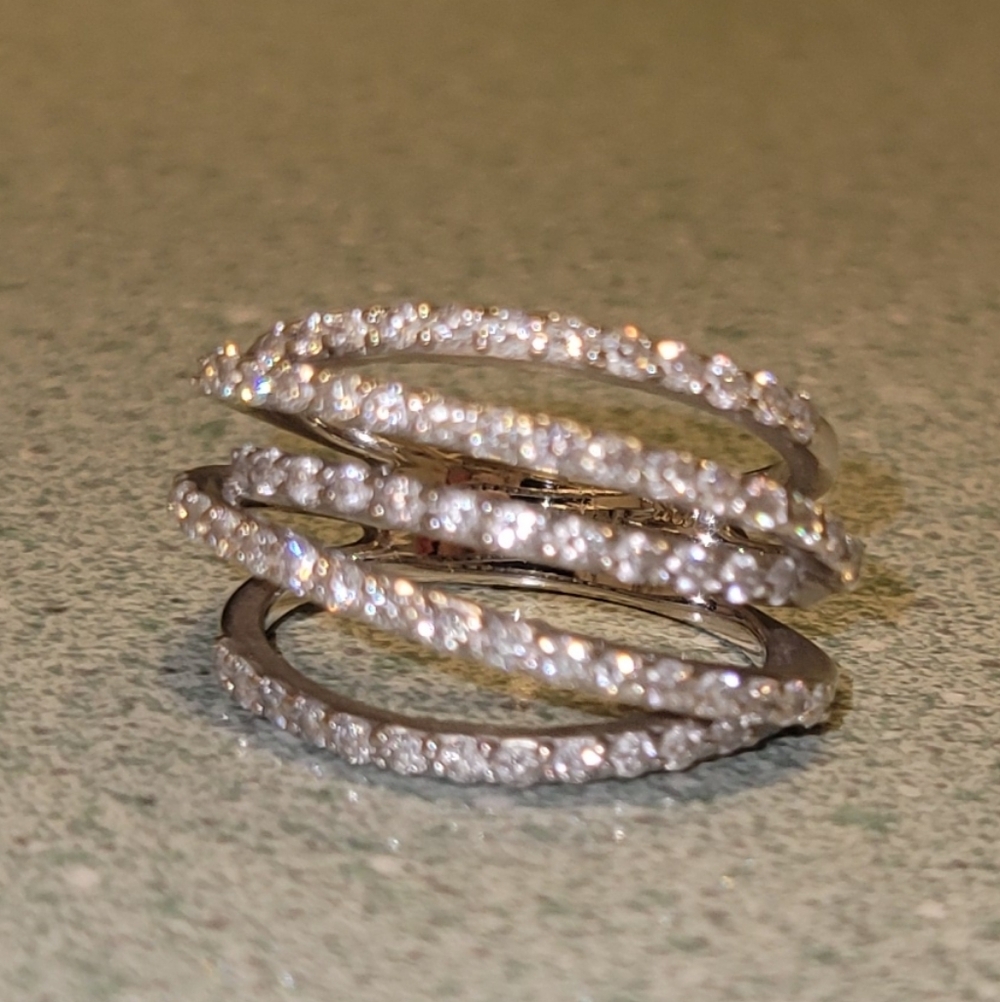Elegant 14 Kt Genuine White Gold Genuine Diamond Spiral Ring